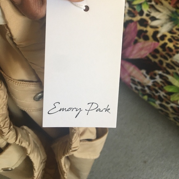 Adorable Dolls Kill Emory Park khaki colored cargo skirt w/back split - Picture 4 of 16